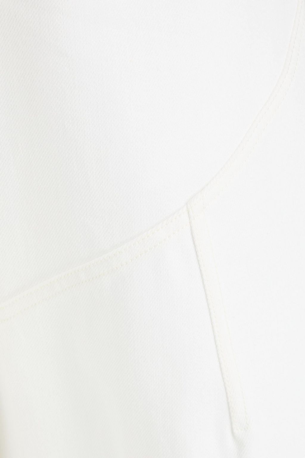 JIL SANDER بنطال جينز قصير بقصة أرجل واسعة وخصر مرتفع