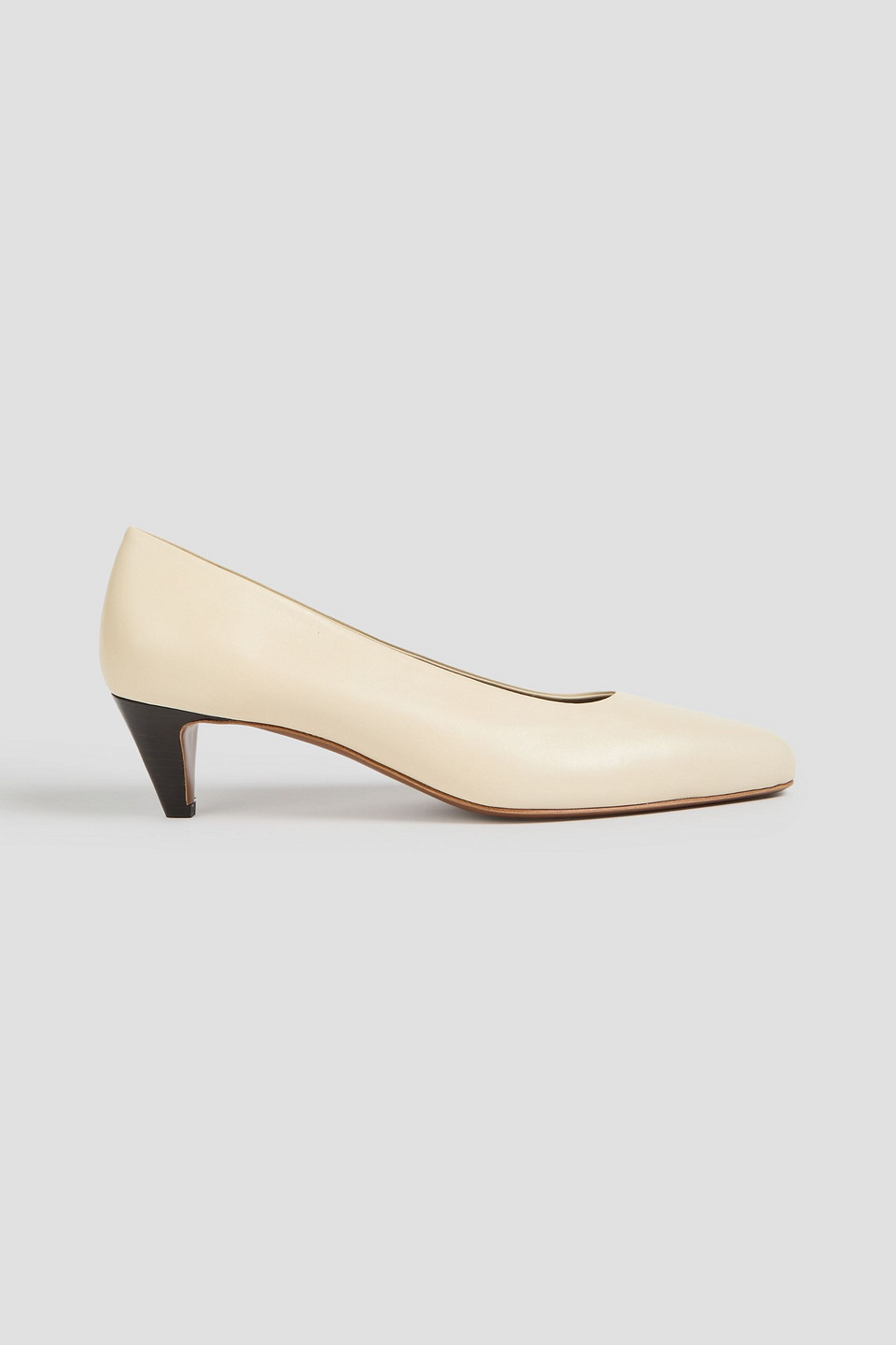 Neous Fera Leather Pumps In White