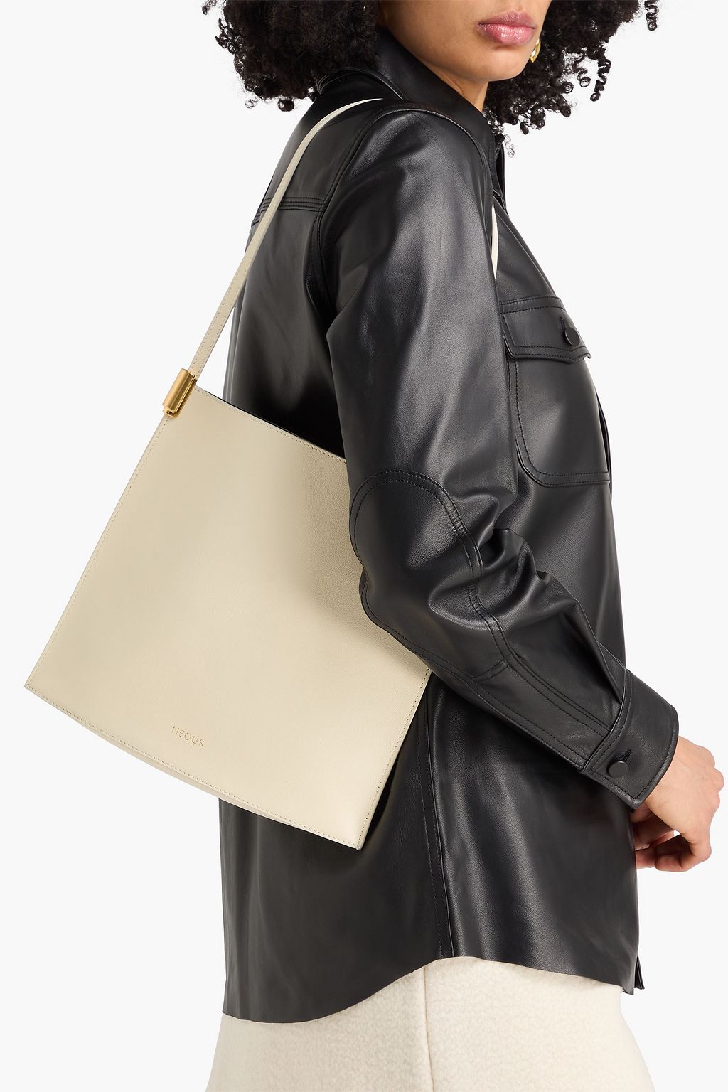 NEOUS حقيبة كتف "دورادو" من الجلد المُحبّب