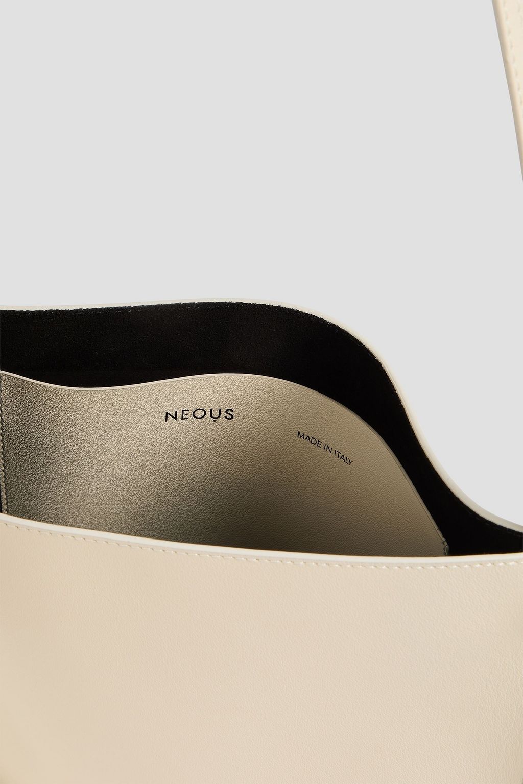 NEOUS حقيبة كتف "دورادو" من الجلد المُحبّب