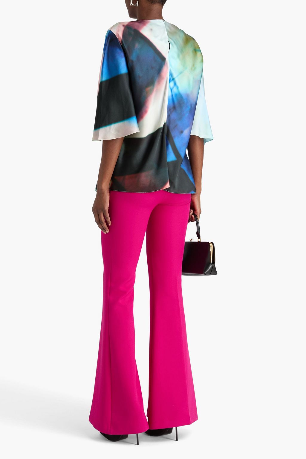 ROKSANDA بلوزة "نايارا" من حرير صيني بطبعة التاي داي بتصميم منسدل