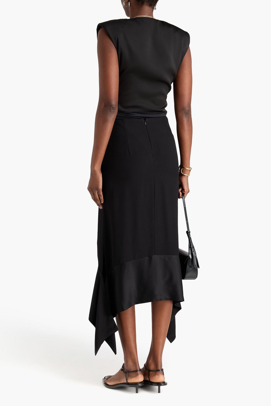 TOTEME تنورة متوسطة الطول من الكريب بقِطع محاكة بجانب بعضها البعض من الساتان