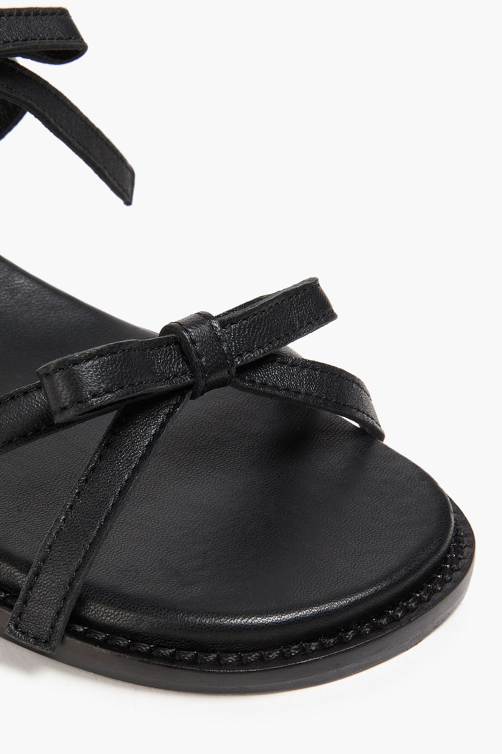 BY MALENE BIRGER صندل "تيانو" من الجلد مزين بربطة على شكل فراشة