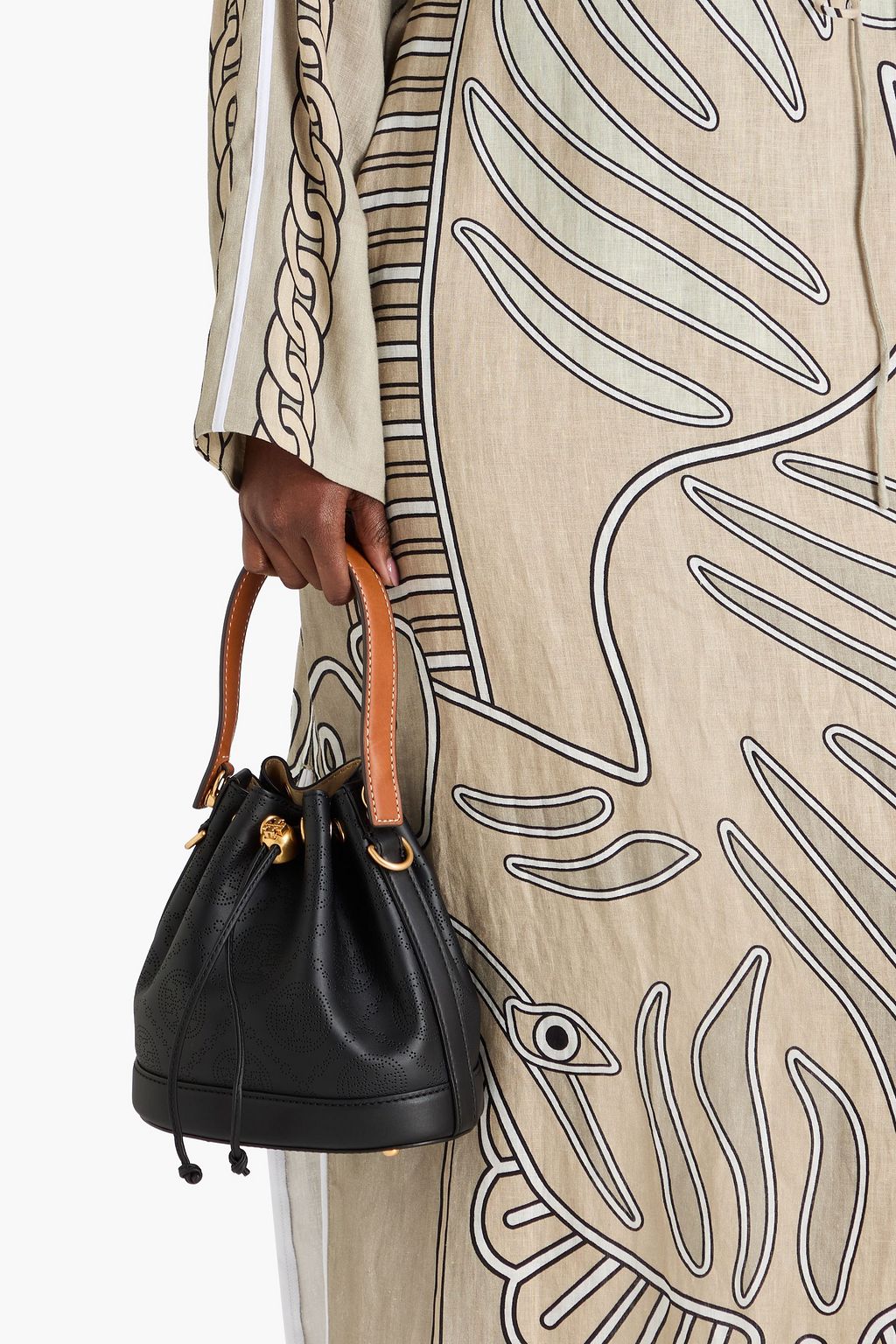 TORY BURCH حقيبة باكيت من الجلد بتصميم مخرّم بنقشة شعار العلامة على شكل حرف T