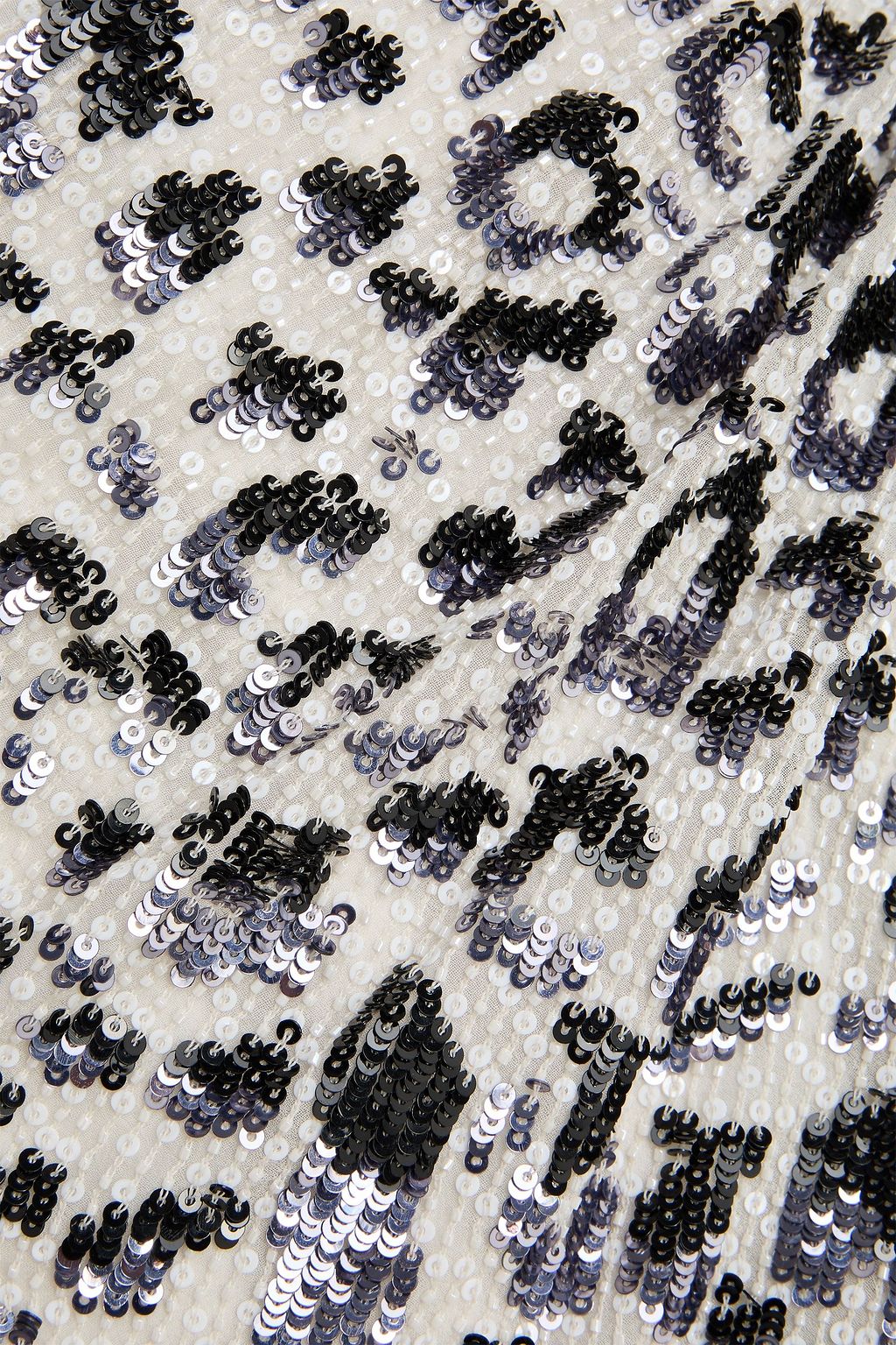 JENNY PACKHAM فستان سهرة "مارا" من قماش جورجيت الحريري بطبعة جلد الفهد مزين بأقراص برّاقة بكتف واحد