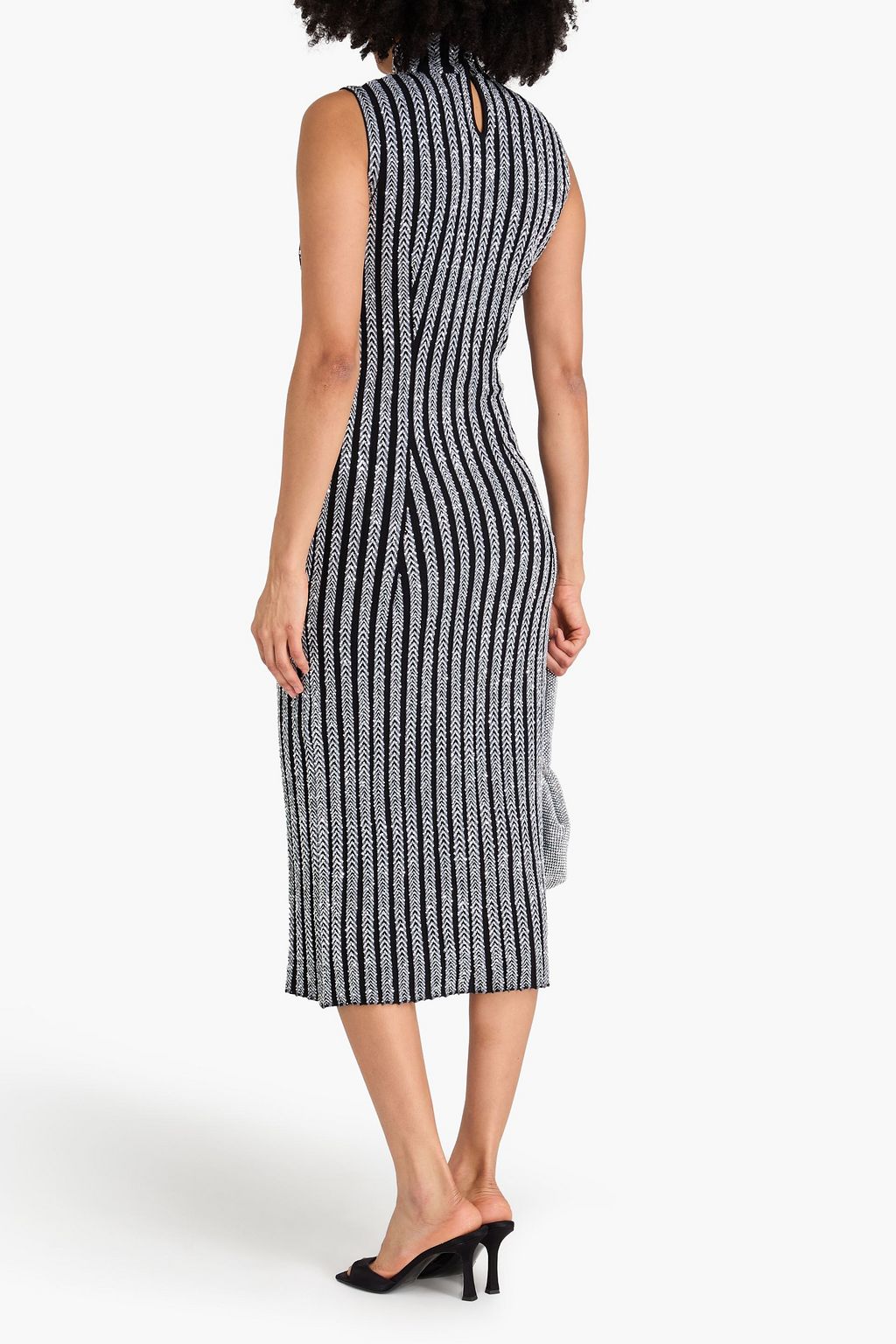 MISSONI فستان متوسط الطول من نسيج محبوك بنمط مضلّع مزيّن بالترتر