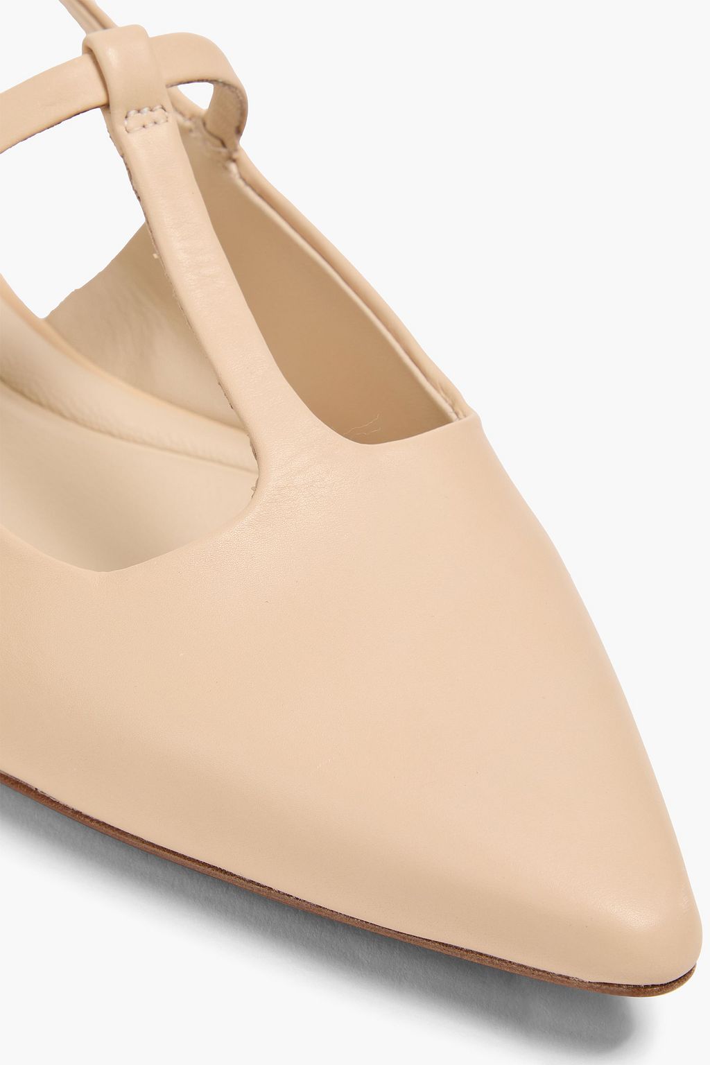 VINCE. حذاء مسطّح "إليانا" من الجلد بمقدمة مدببة ومزود بحزام خلفي