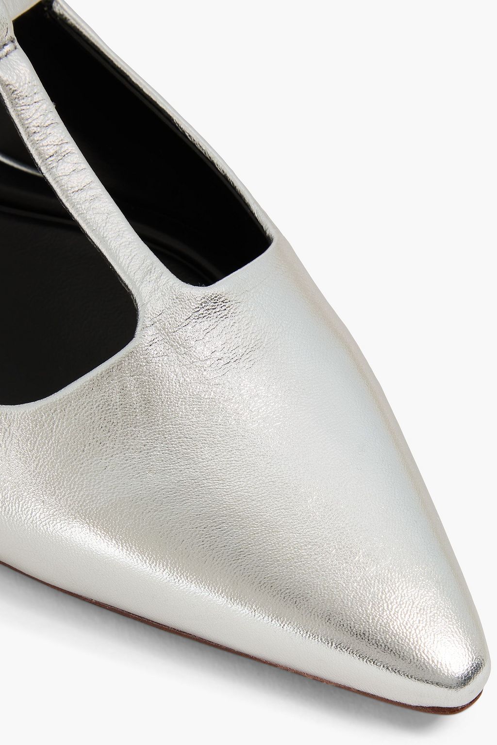 VINCE. حذاء مسطّح بمقدّمة مدبّبة "ليليانا" بحزام كاحل من الجلد بلون ميتاليك