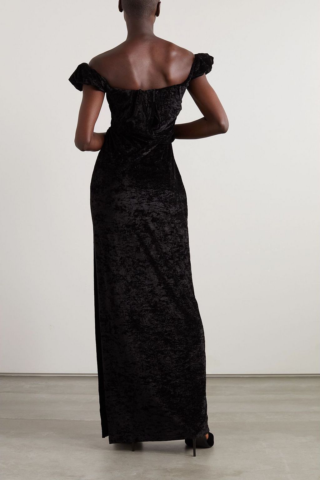 jacquemus off the shoulder dress Jacquemus - The Long Velours Dress - Black