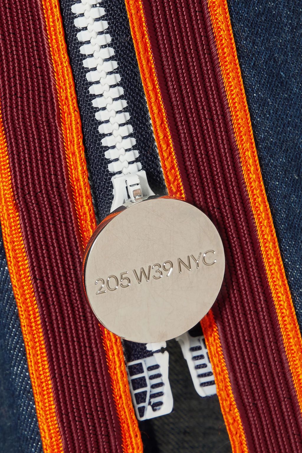 CALVIN KLEIN 205W39NYC جينز بأرجل مستقيمة مرتفع الخصر ومزين بسحاب