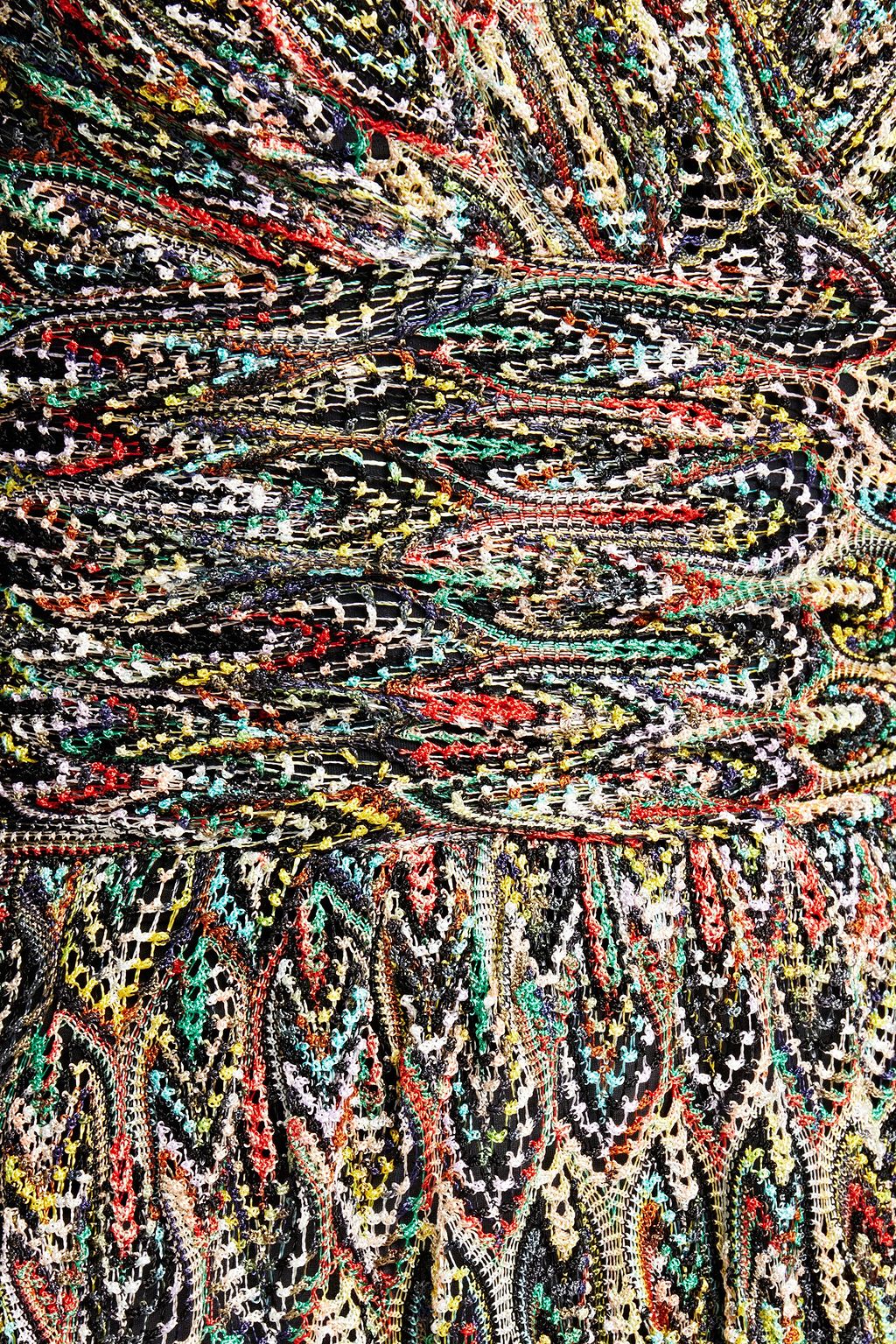 MISSONI فستان قصير محاك بالكروشيه مميز بثنيات
