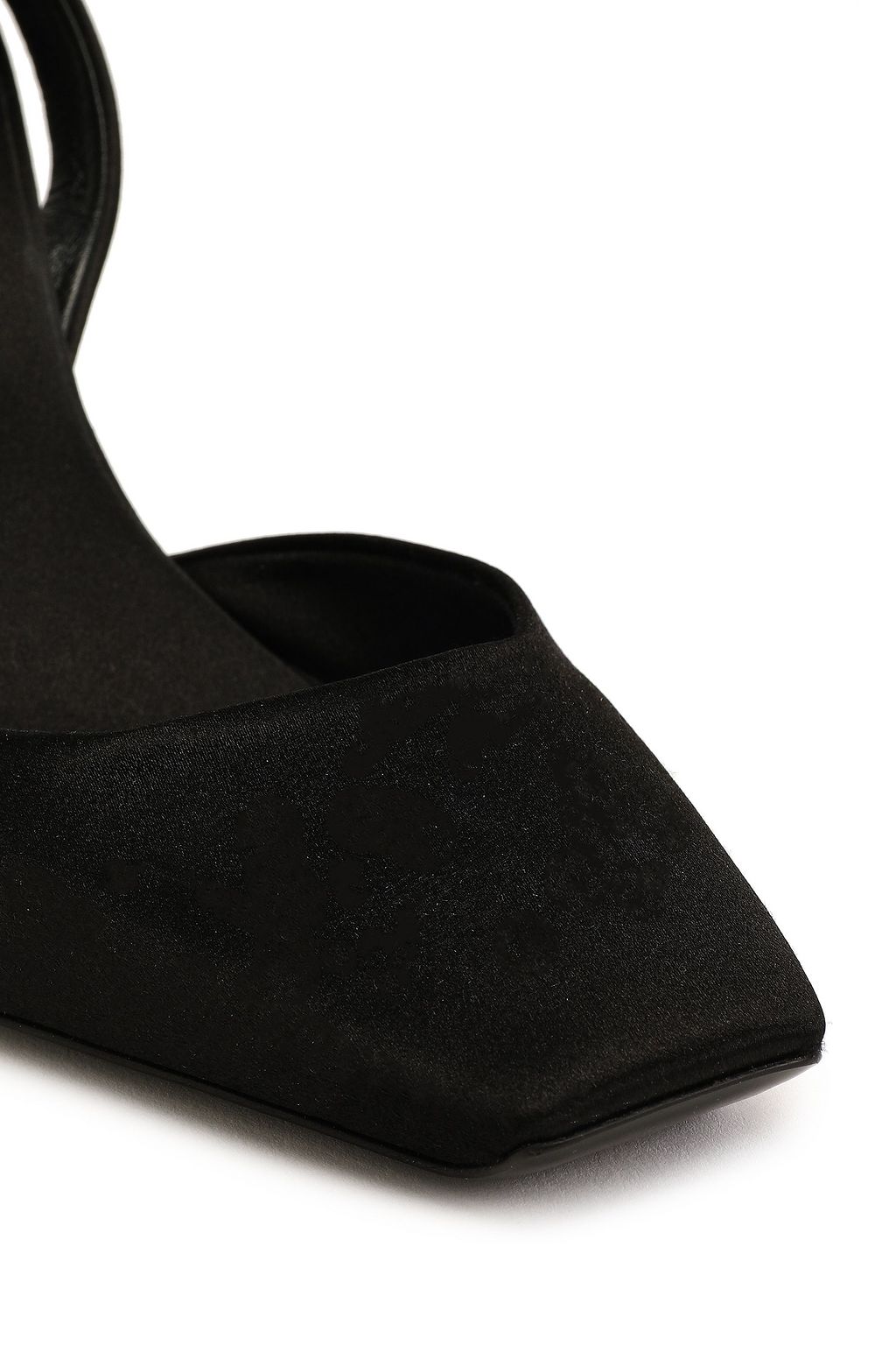 ROGER VIVIER حذاء بمب من الساتان المزين