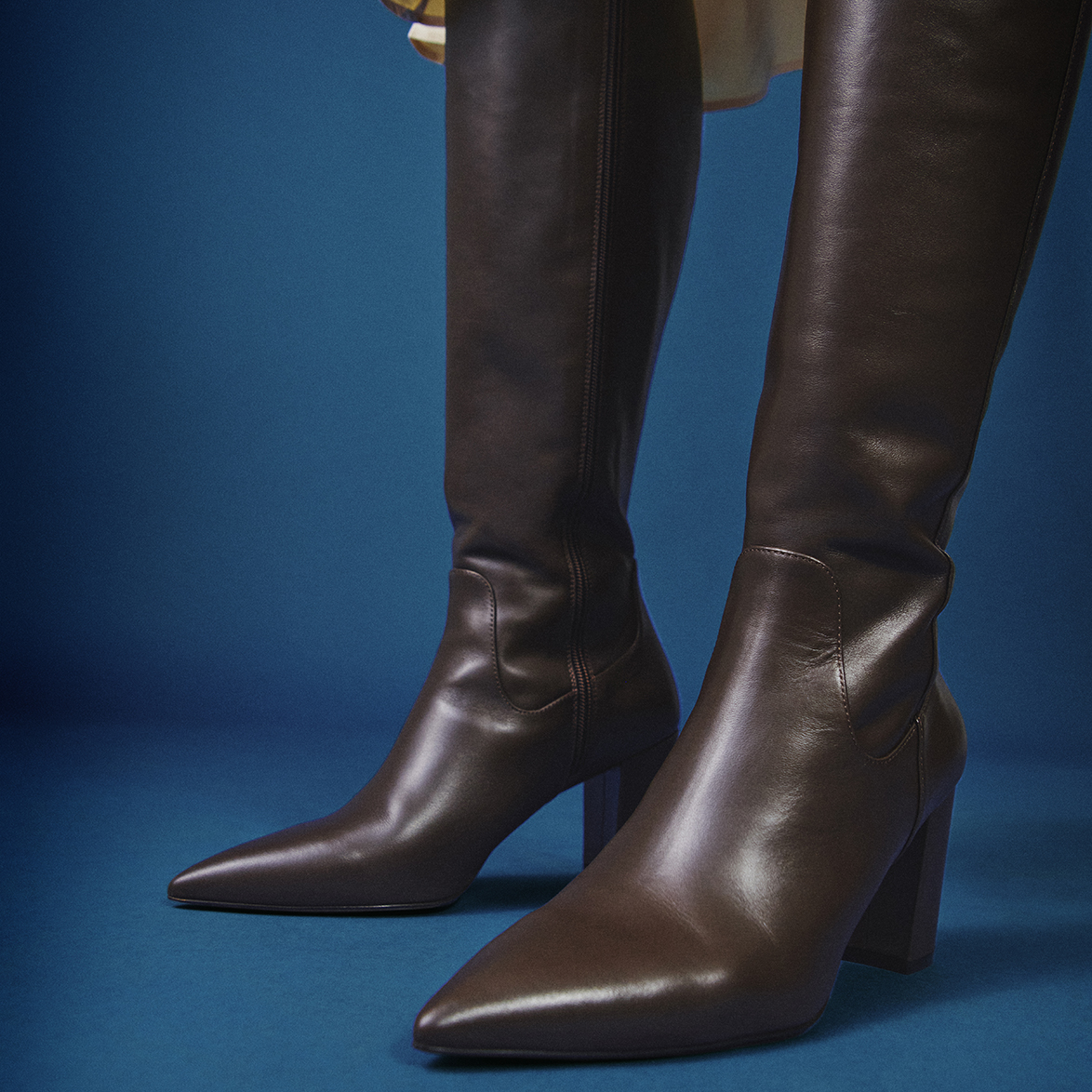 WK33 STUART WEITZMAN